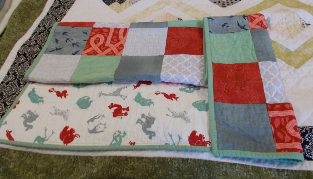 Kat & Cat Quilts Christmas Baby Quilt + How to Fold a Quilt for Gifting