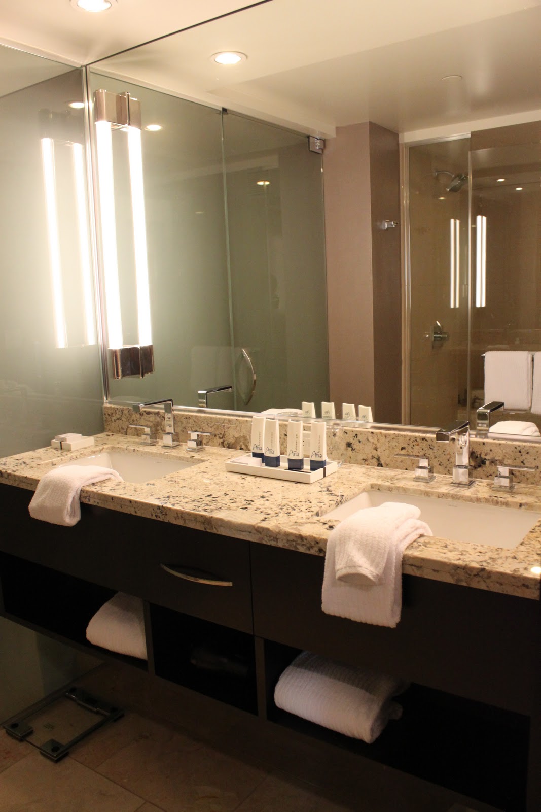 HayleysMom on Vegas Aria A lovely room, indeed!