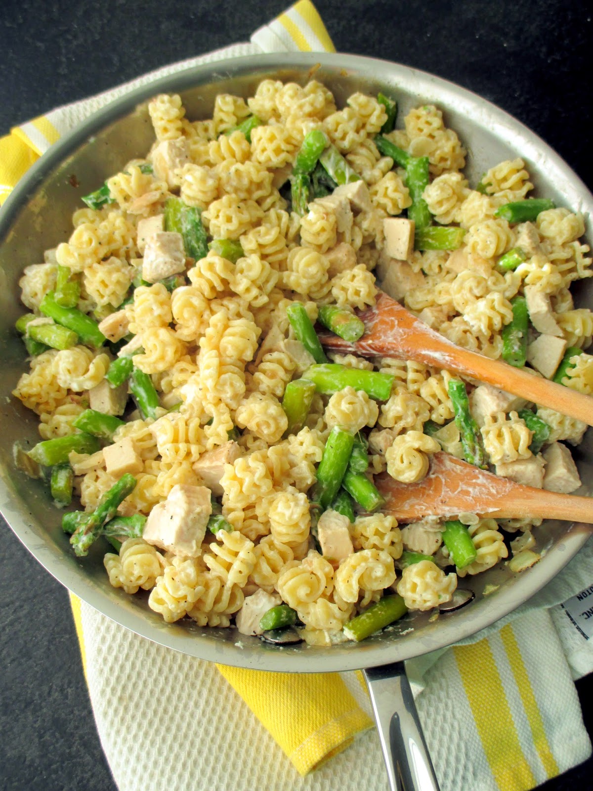 Baking, domesticity, and all things mini Pasta with asparagus, chicken