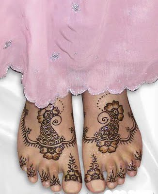 http://2.bp.blogspot.com/-7NijCRw5Blc/TuO37sAXb6I/AAAAAAAAAvw/LY2dZ6ggGvo/s1600/Simple+Mehndi+Designs+For+Feet8.jpg