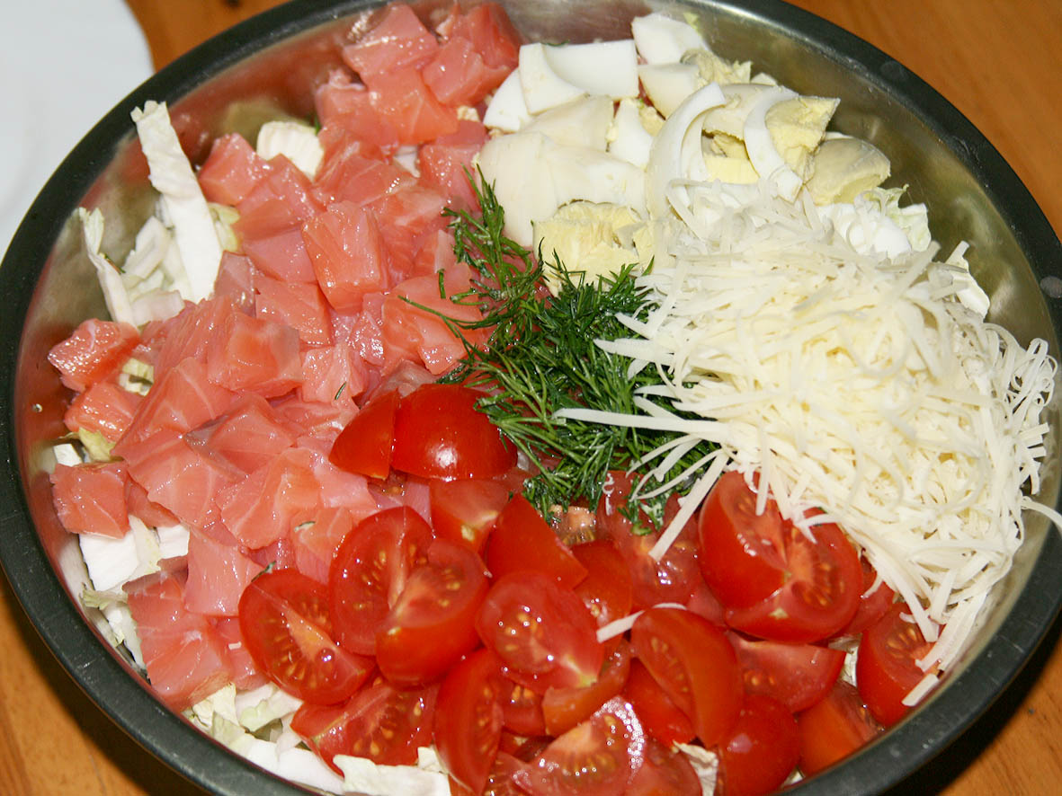Салат с красной рыбой и пекинской капустой Салат с красной рыбой и пекинской капустой
