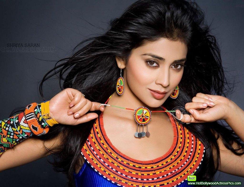 http://2.bp.blogspot.com/-7Oe1RNKom50/TnBx5hbI8BI/AAAAAAAAGTo/LyXjhip-Fj4/s1600/Shriya+Saran+Hot+Still+Wallpaper+04.jpg