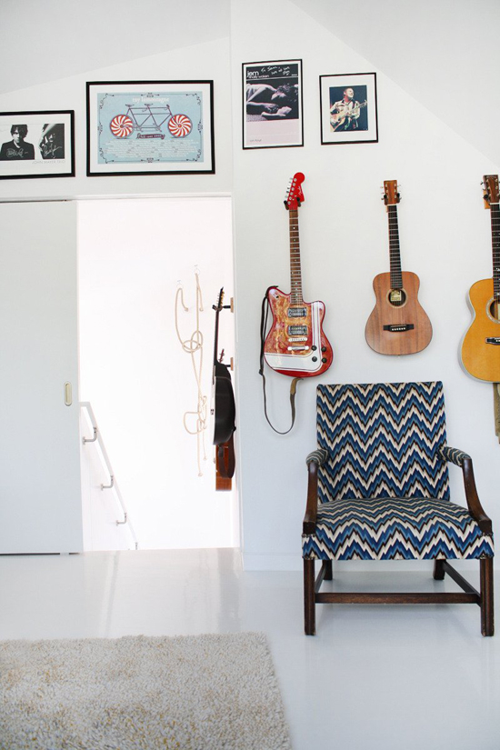 A cozy modern home in Texas © Adrienne Breaux via @apttherapy