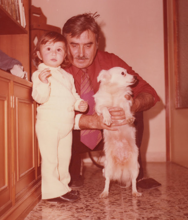 Carlo Narratone con la nipotina Carla, in compagnia della cagnolina Neve nel 1975