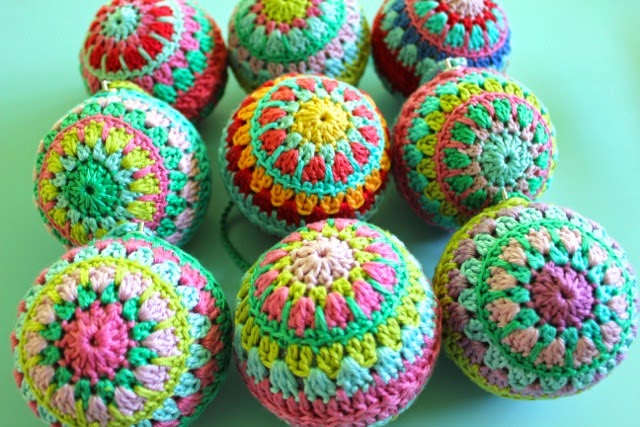 Crochet Christmas Baubles. Love. little woollie Bloglovin