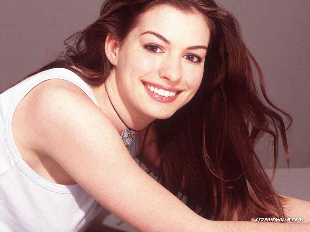 http://2.bp.blogspot.com/-7RyUDTzpyYU/Th1XhcO7weI/AAAAAAAAHIw/QZ1PJl8BMAw/s1600/anne-hathaway-016-01.jpg