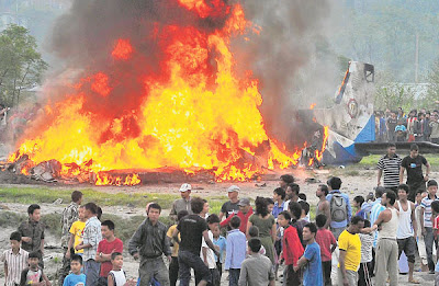 pesawat terbakar