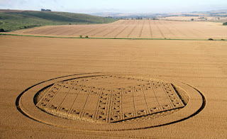 Rreth ne Angli (26 Gusht 2012) Amazing+3D+Cube+Crop+Circle+at+Hackpen+Hill+near+Broad+Hinton+Wiltshire+26th+August+2012