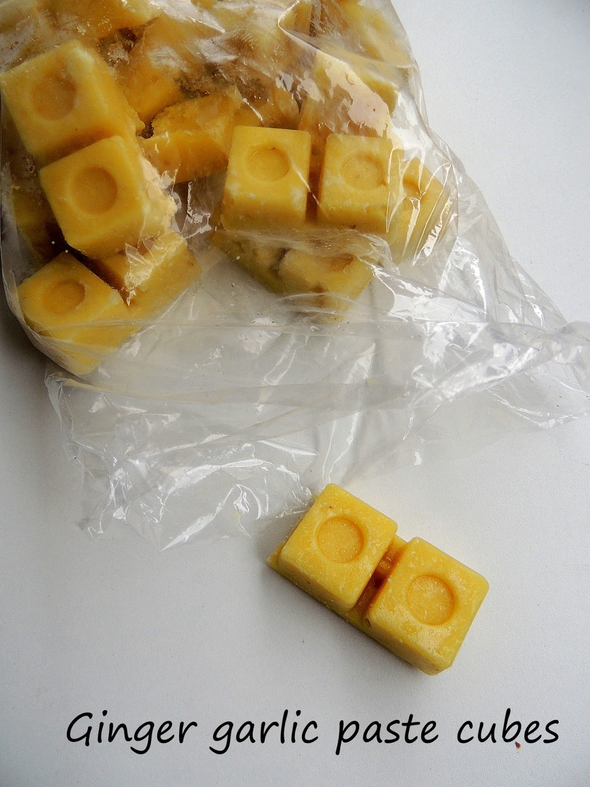 Frozen Garlic Cubes Recipe - Yummieliciouz