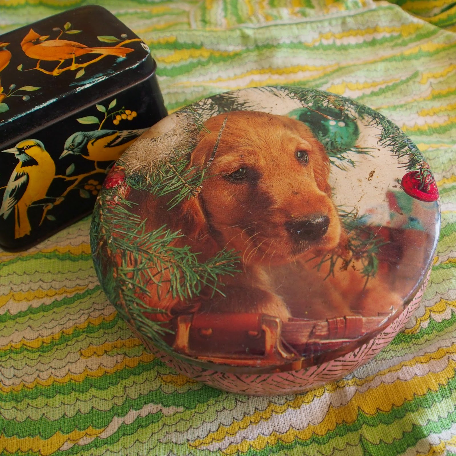 Zaranne Handmade: Holly Hobbie wallpaper and vintage tins.