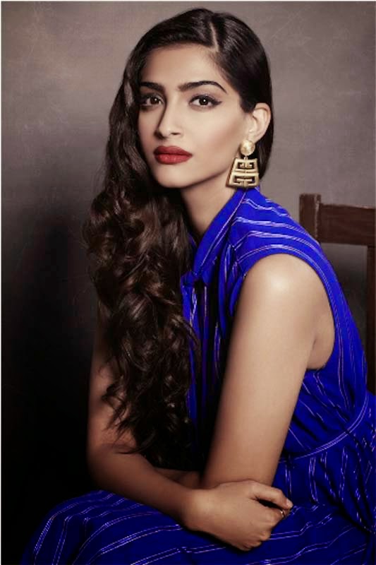 Raanjhanaa Heroine Sonam Kapoor hot latest HD Wallpapers Sonam Kapoor hot sexy hd wallpapers