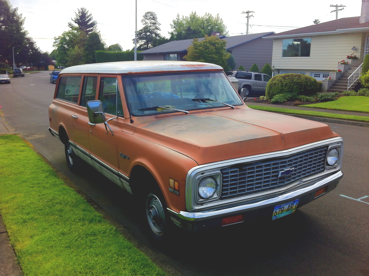Old Parked Cars Count The Doors 1972 Chevrolet Suburban