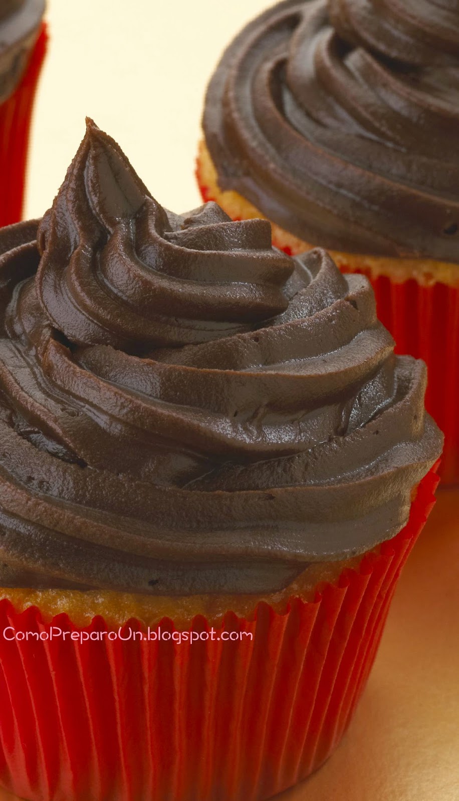 RECETAS CON CHOCOLATE : Cupcakes con betún de chocolate - POSTRES - REPOSTERIA