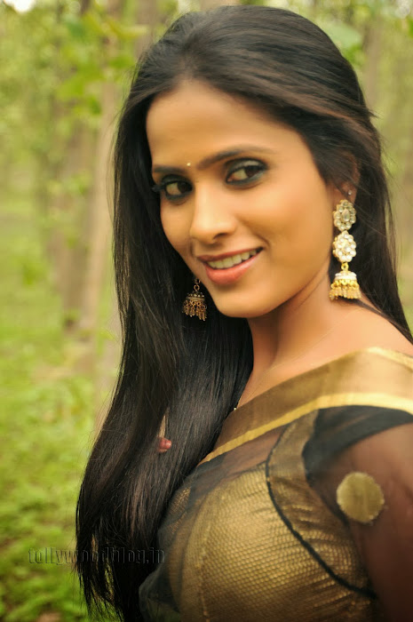 prashanthi in sleevless blouse from her upcoming movie anaganaga ala jarigindi hot images