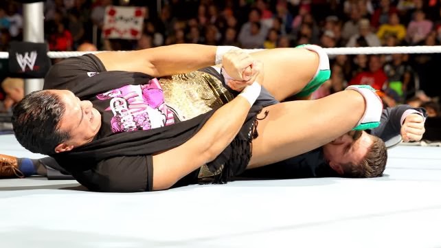 RESULTADOS - WWE RAW desde Los Angeles, Texas!!!!!  Alberto+Del+R%C3%ADo+Attacks+Josh+Mathews