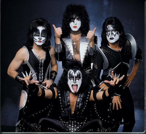 Capa de 'Destroyer' - 1976 http://2.bp.blogspot.com/-e30l8-HAdCM/Tzer3-5sEOI/AAAAAAAAEpw/Ua2Wrf4Wng0/s1600/kiss_destroyer_HMC-tumb2.jpg