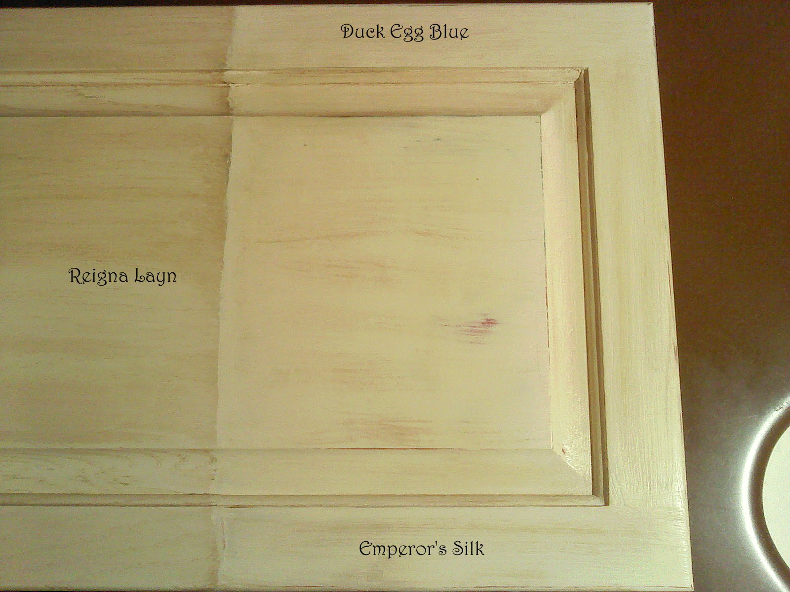 Reigna Layn SOS! Why is my Annie Sloan Chalk Paint Chipping???