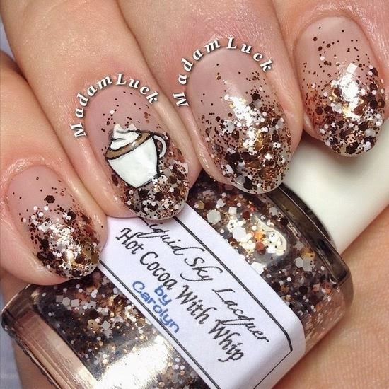 Unhas decoradas com motivos de café e chocolate quente / foto: Huffington Post Unhas decoradas com motivos de café e chocolate quente / foto: Huffington Post