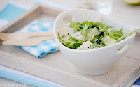 Ensalada de rúcula con aliño de parmesano al limón