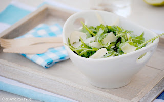 Ensalada de rúcula con aliño de parmesano al limón Ensalada de rúcula con aliño de parmesano al limón