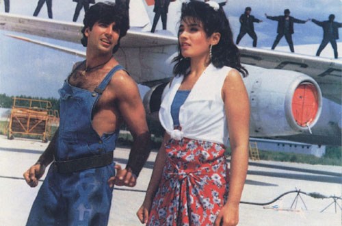 Shirtless Bollywood Men: Akshay Kumar