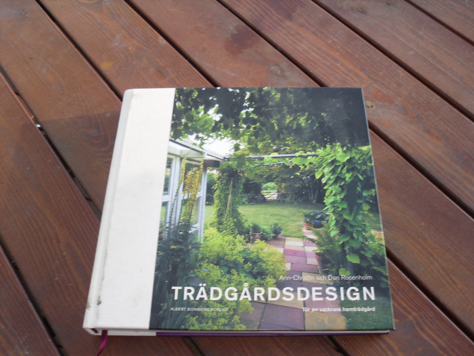 Garden of sense: läsinspiration i väntan på trädgårdsarbete