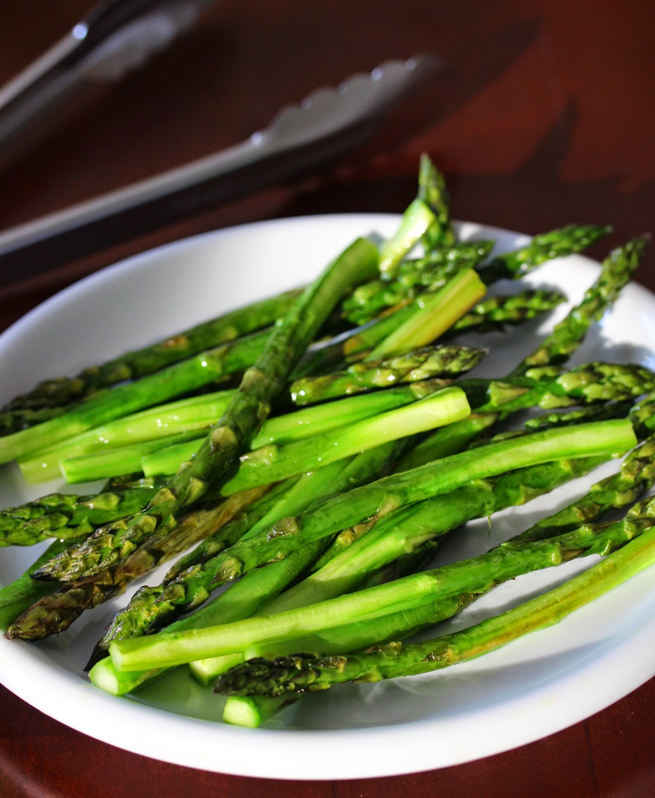 Au gré du marché: salade d'asperges aux tomates, à l'avocat et au ...