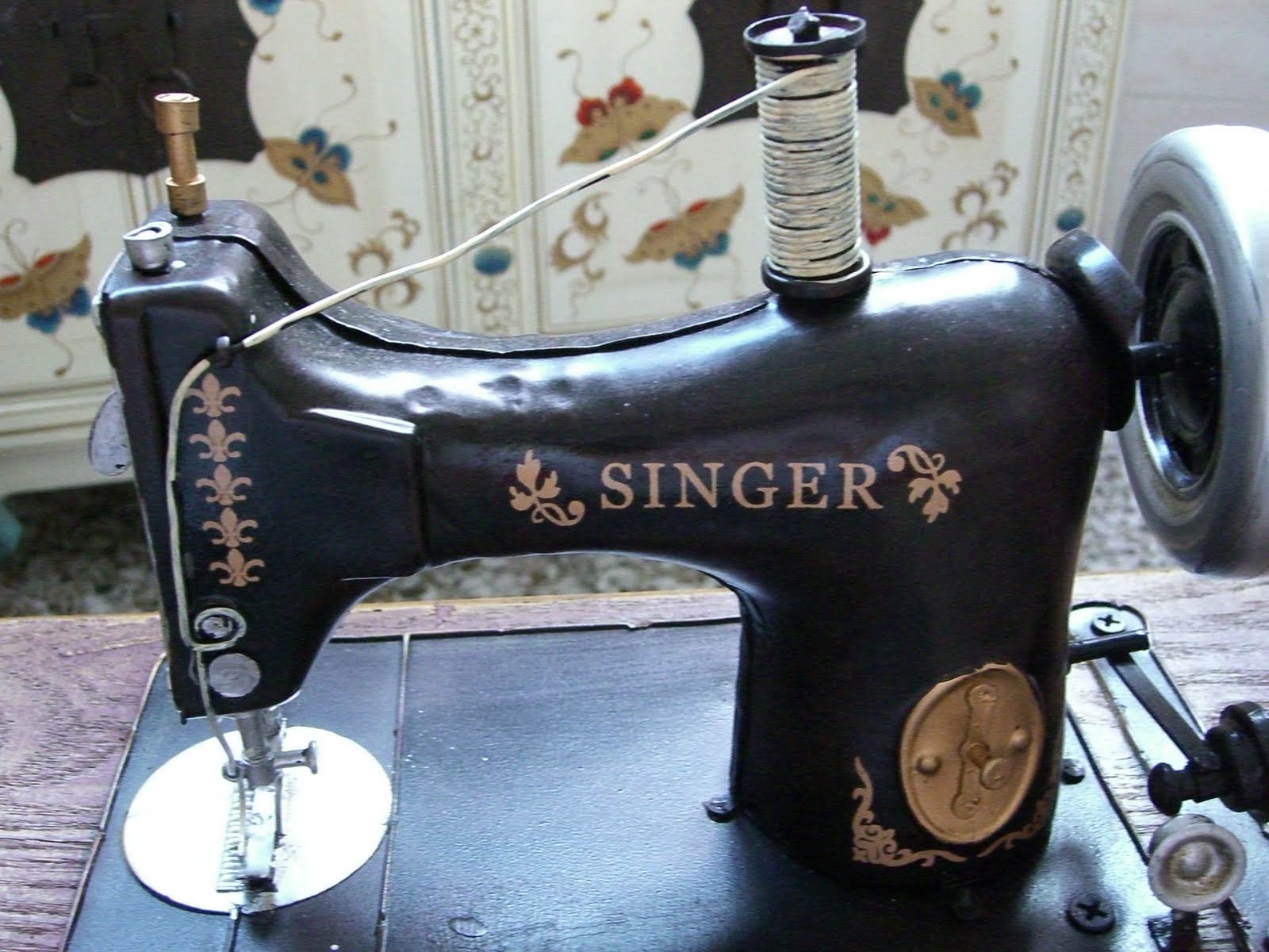 Miniature Vintage Singer Sewing Machine