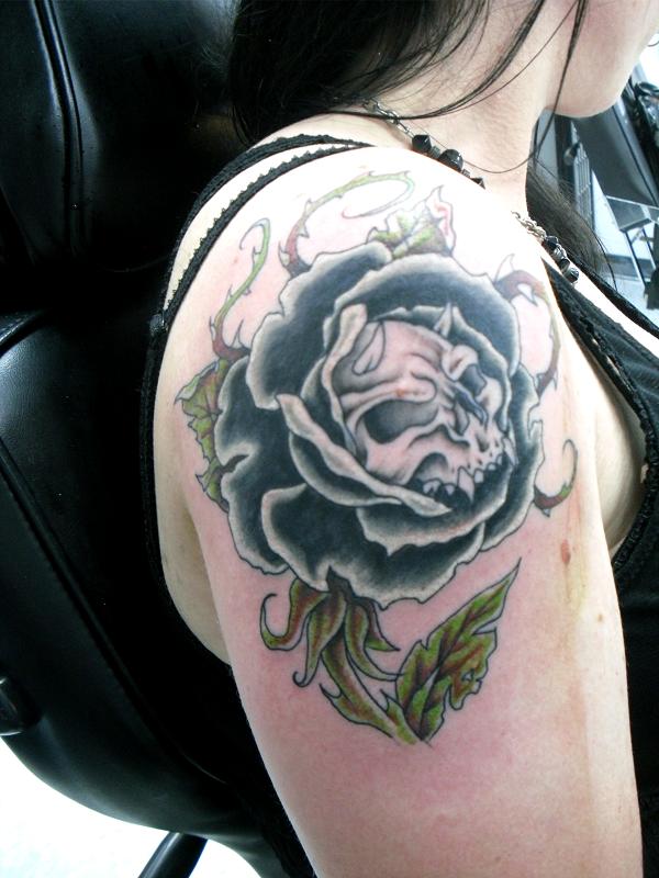 Tattoo Tattooz: Skull And Rose Tattoos Designs