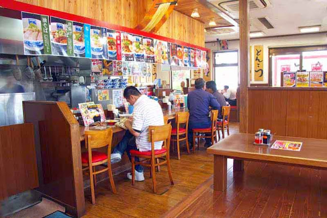ramen restaurant, counter, tables, tatami room