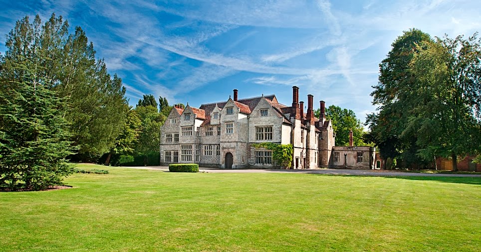 HAUNTED SAWSTON HALL IN CAMBRIDGESHIRE LISTED FOR SALE Haunted