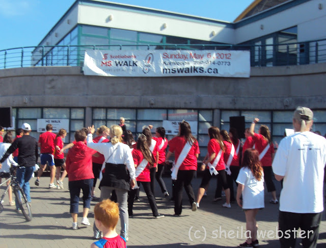 The crowd dances the warm-up led by Gwen before the big MS Walk