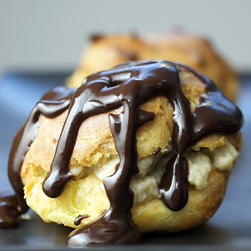 Javaholic Kue Soes Kopi KapulagaCardamom Coffee Cream Puffs