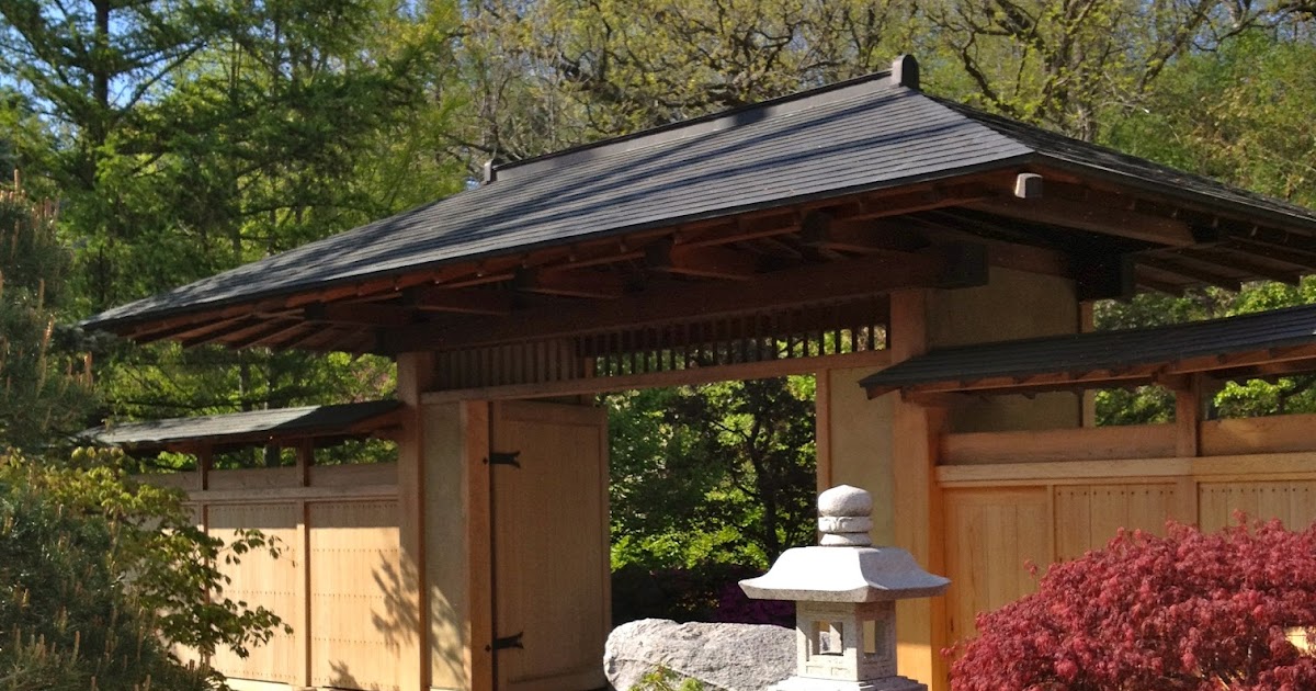 Garden of Reflection: Gates in Japanese Gardens