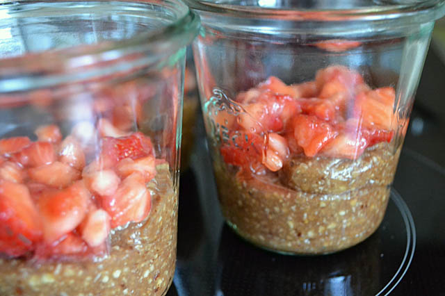 Schokoladen-Erdbeer-Kuchen im Glas
