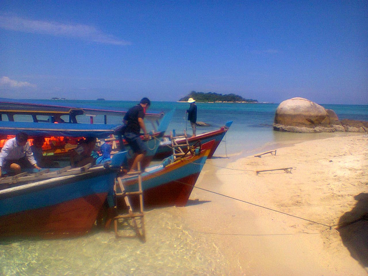 wisata snorkling by boat