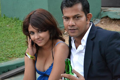 Srilankan Hot Girls With her Boy Friend