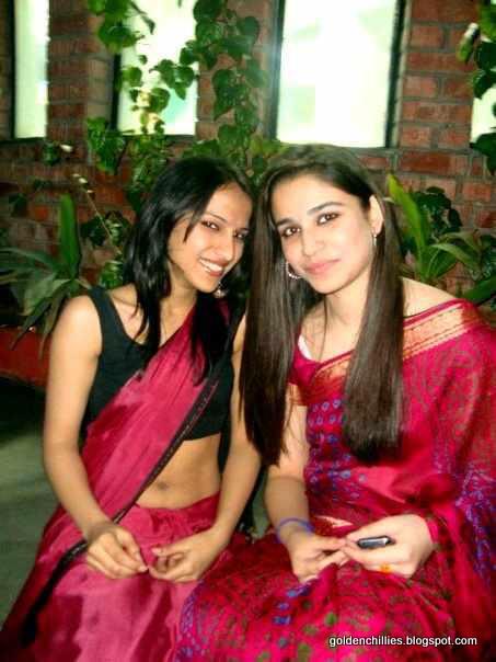 Indian girls exposing in college photos 
