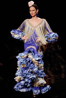 Traje de flamenca 2014 Rosa Rojo. Distintos tonos de azules con flecos traje de flamenca 2014 Rosa Rojo