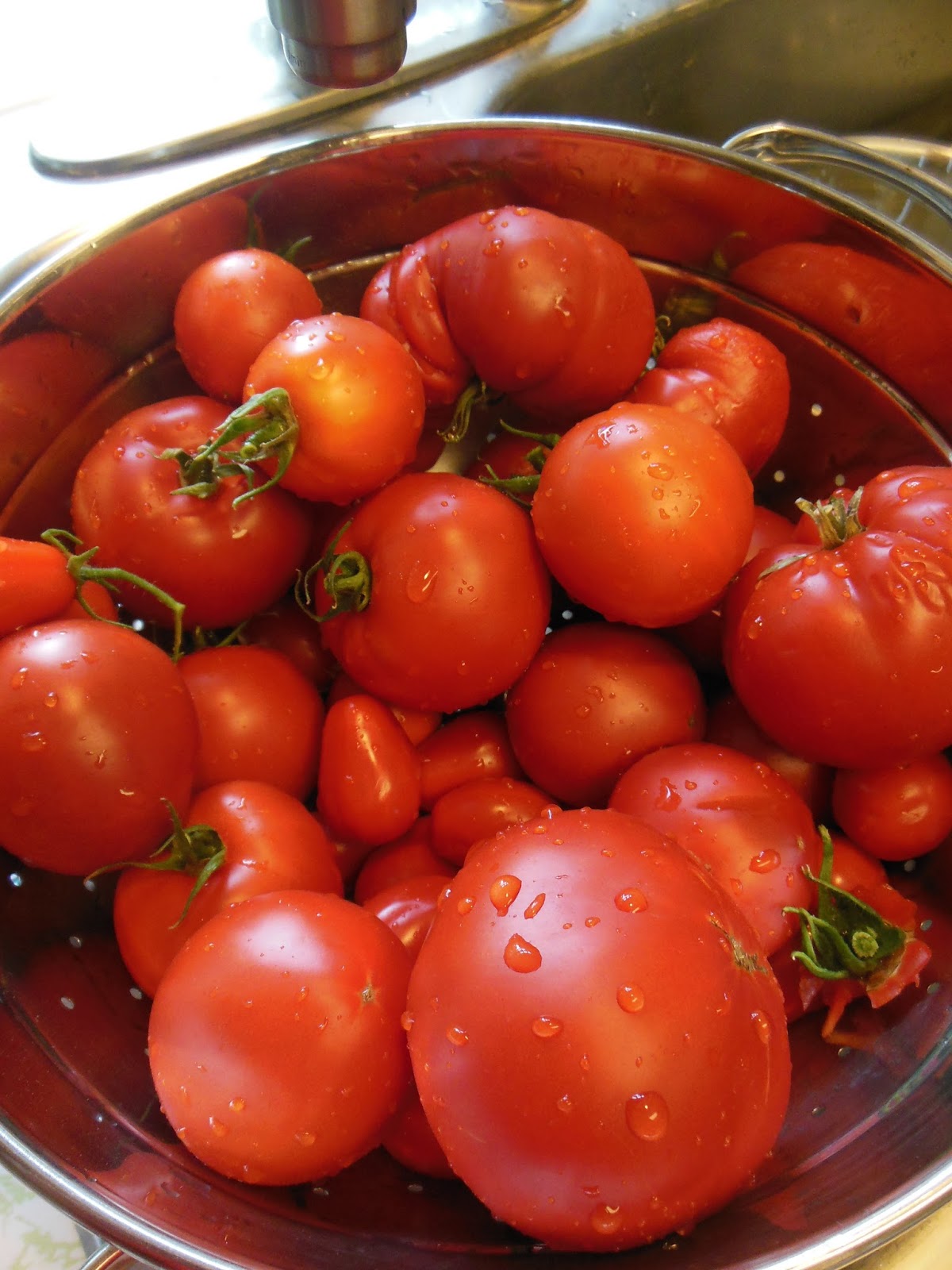 Canning Tomatoes from the Garden Our Sunday Cafe, the Retirement Edition!