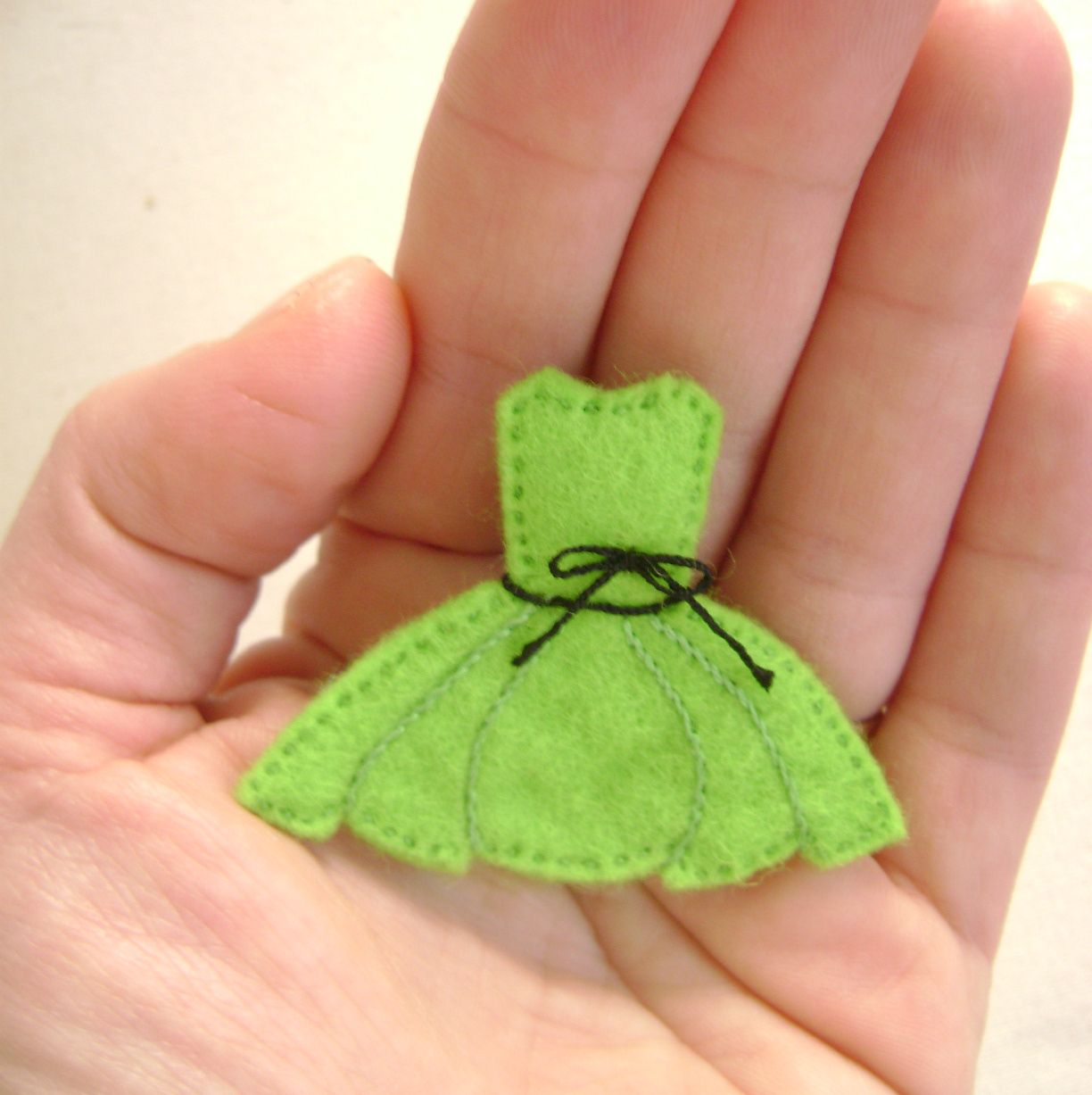 Candykins Crafts How To Make a Felt Brooch