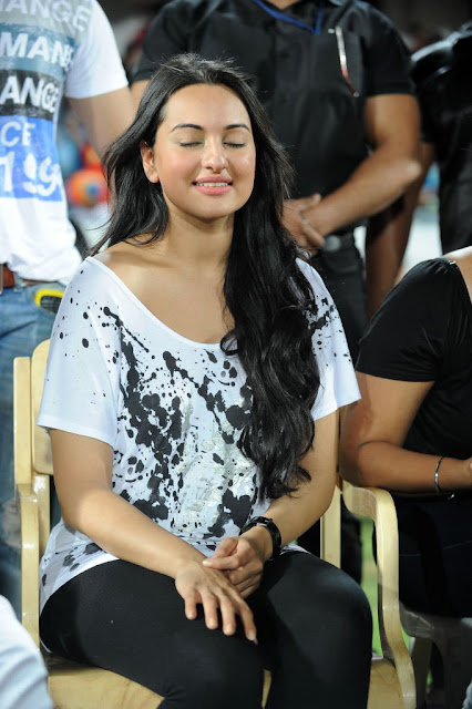Sonakshi Sinha Snapped at CCL T20 Finals