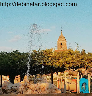 Iglesia parroquial de San Pedro de Binéfar vista desde el parque de la Avenida del Pilar