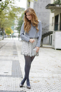 http://2.bp.blogspot.com/-7mbVTcKA3Hk/Uo9_qYdol3I/AAAAAAAAPzA/qU6wj-cebBE/s1600/looks-outfit-falda_pailletes-magrit-look_en_gris-anillos_midi-a_trendy_life006.JPG