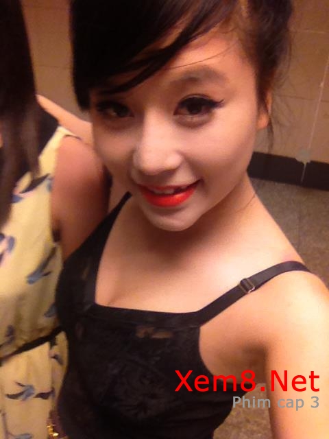 Girl xinh 93 bé My ngực to trắng đang tự sướng chụp lén được em nó