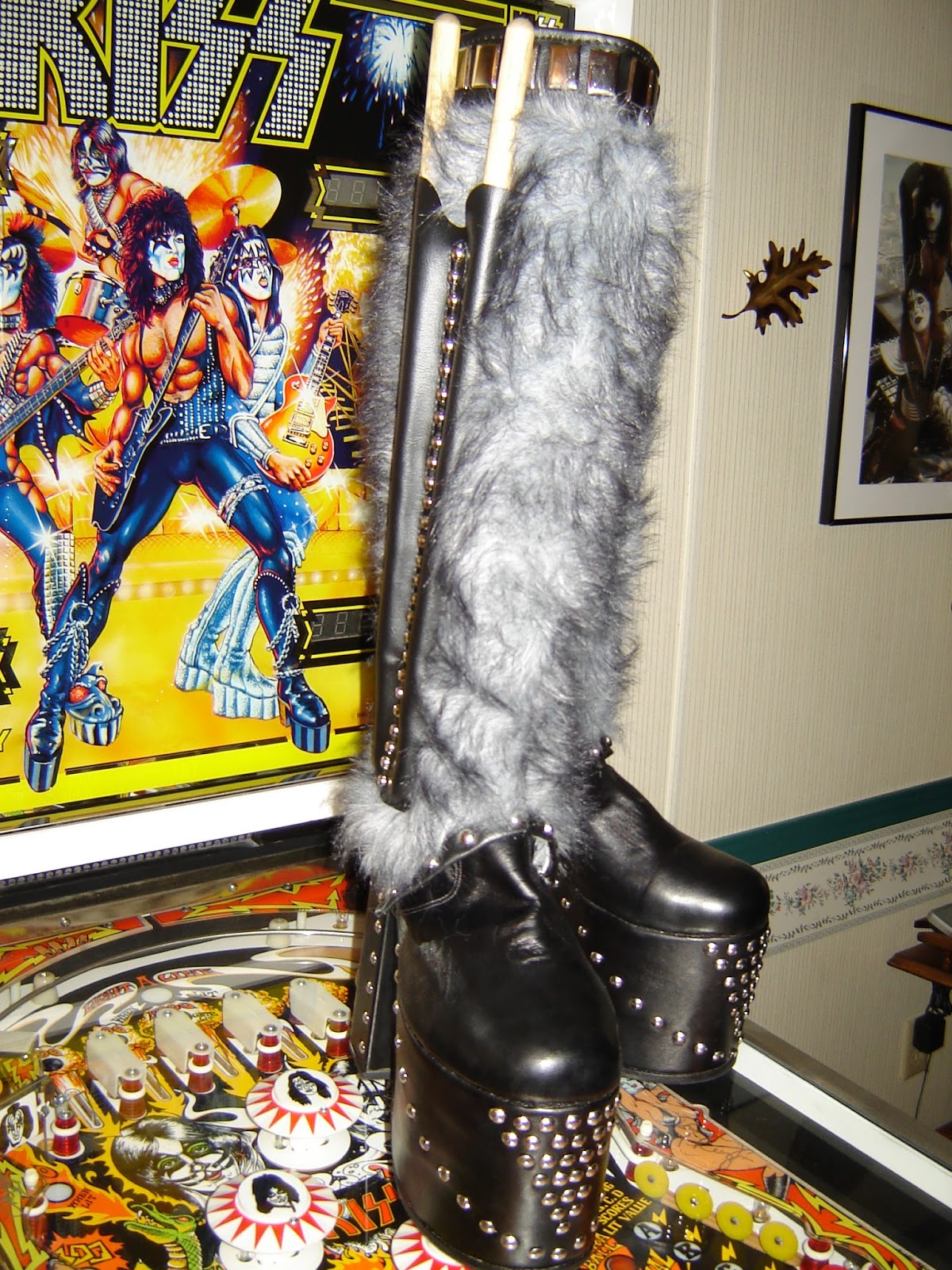 KISS COSTUMES & BOOTS We here at KISS COSTUMES & BOOTS make the