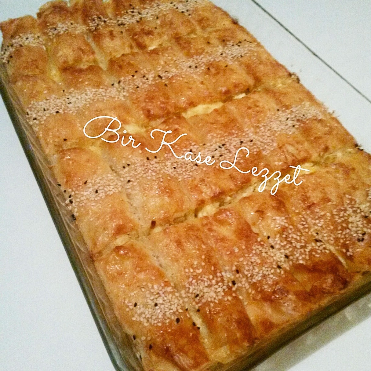 BAKLAVALIK YUFKADAN SOĞANLI BÖREK Bir Kase Lezzet