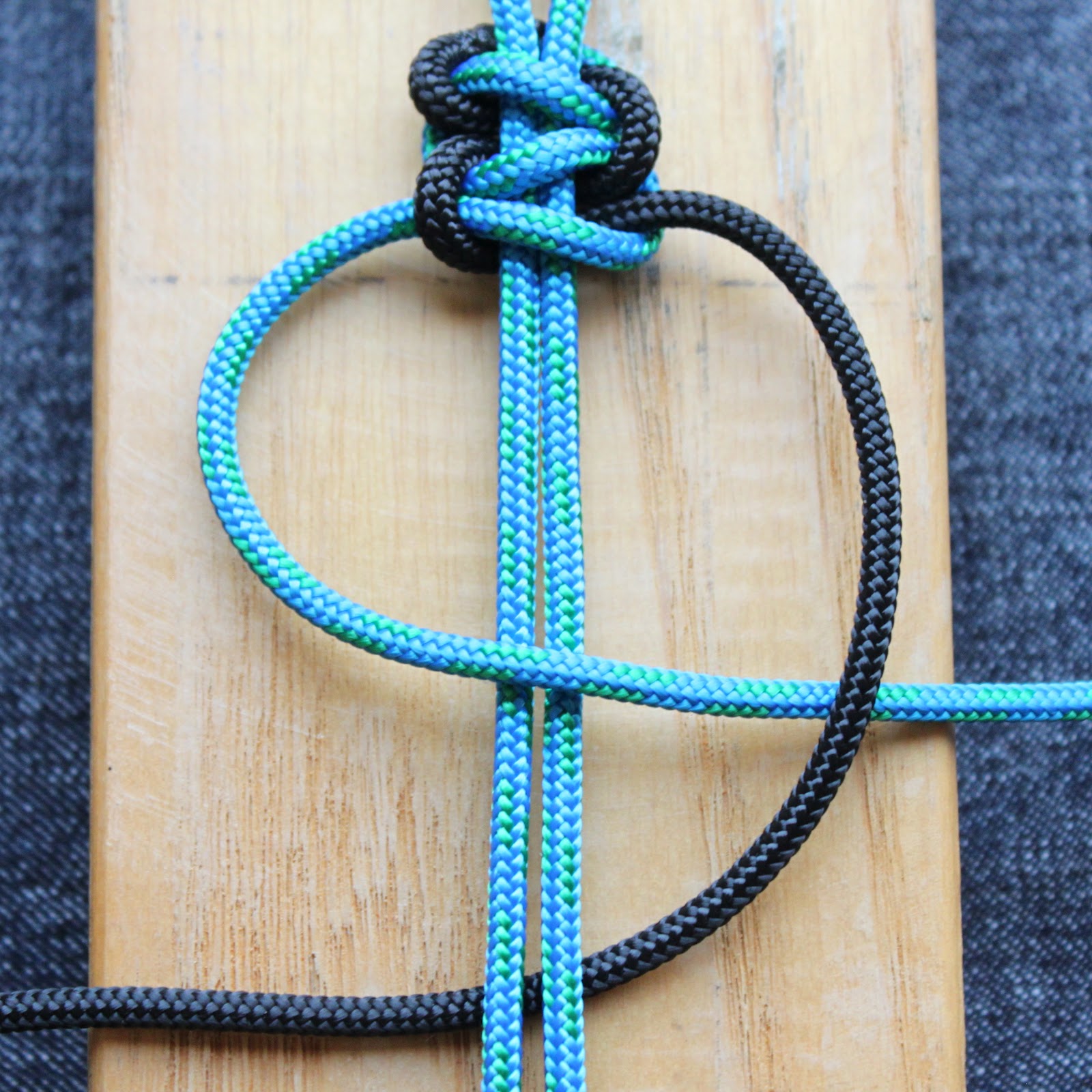 love is in the details Paracord Survival Bracelet Tutorial
