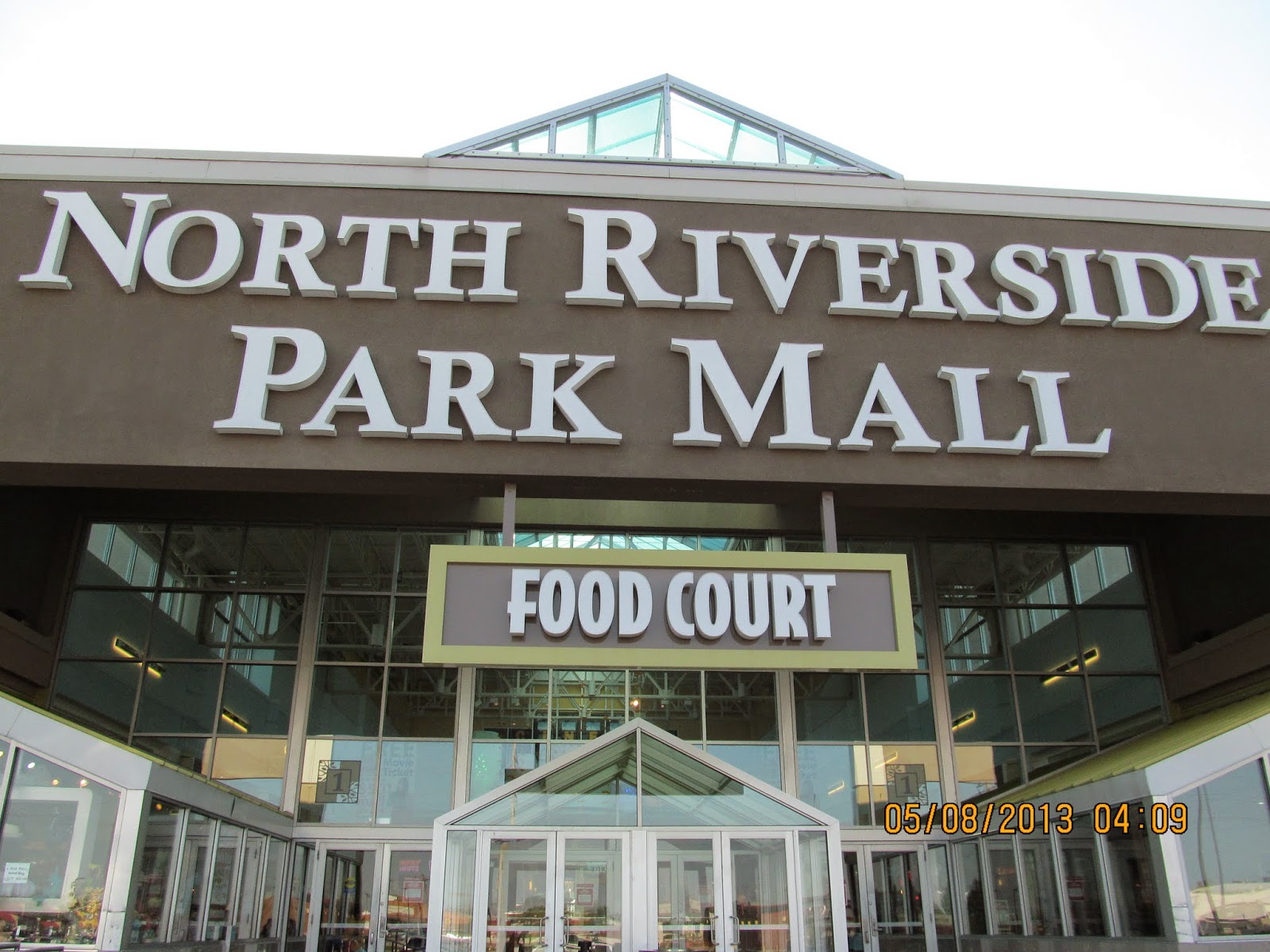 North Riverside Park Mall faces foreclosure - Riverside Brookfield Landmark