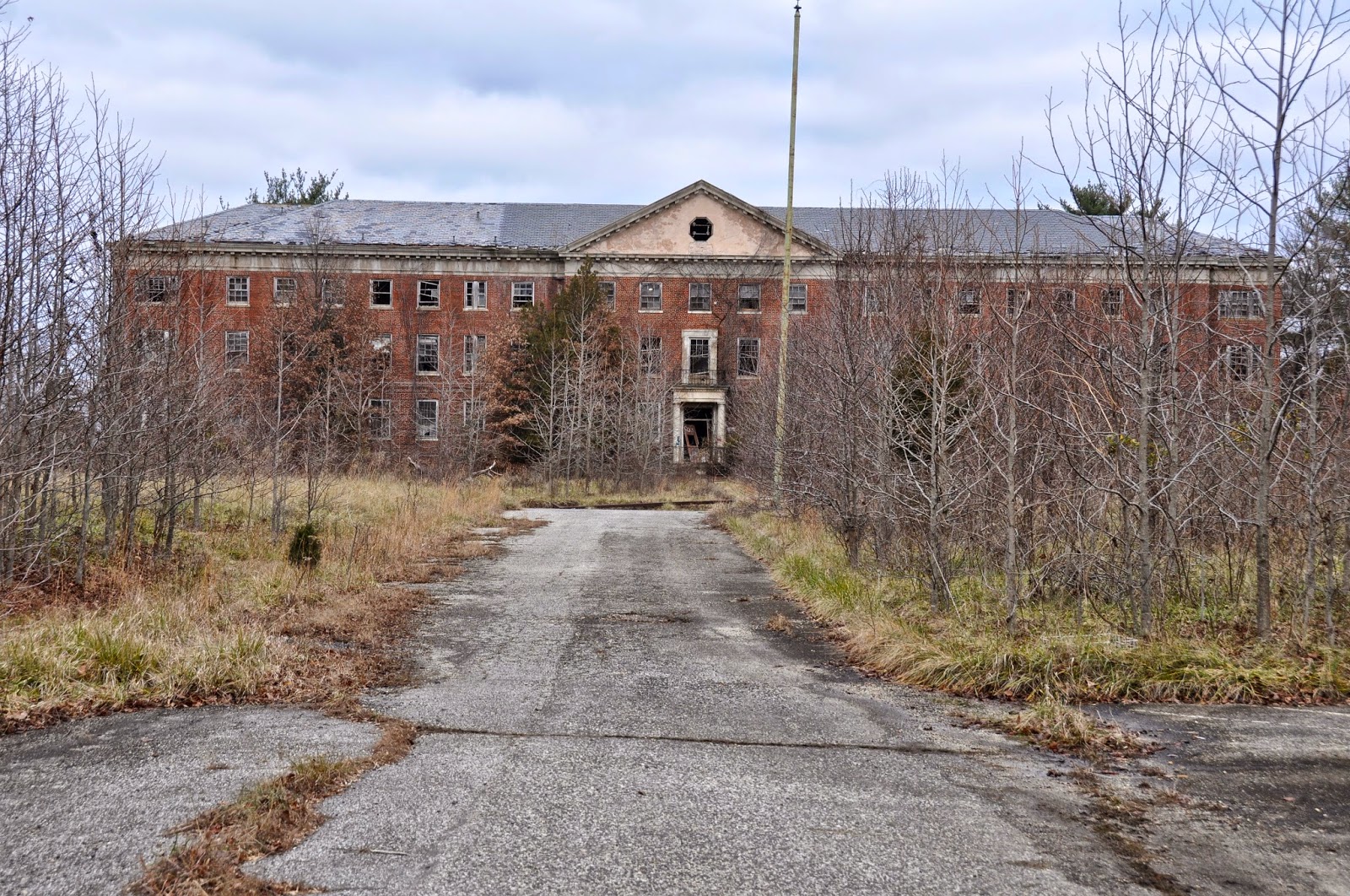 Forest Haven Asylum (Laurel, Maryland) by Noor Varjabedian [1004x667